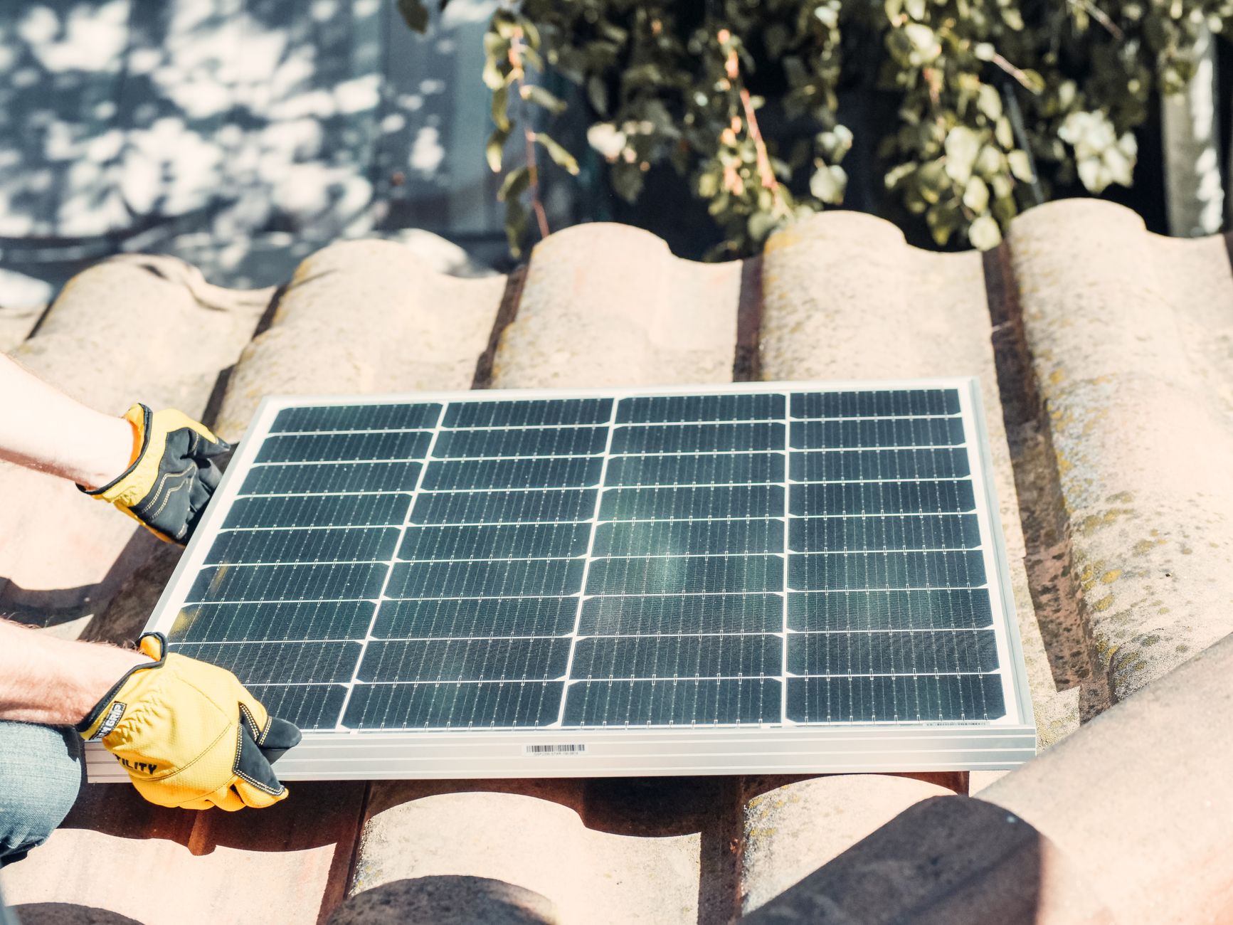 Installateur panneaux solaires équipe à Versailles